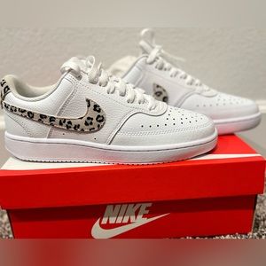 Nike NWOT women’s Court Visions Low